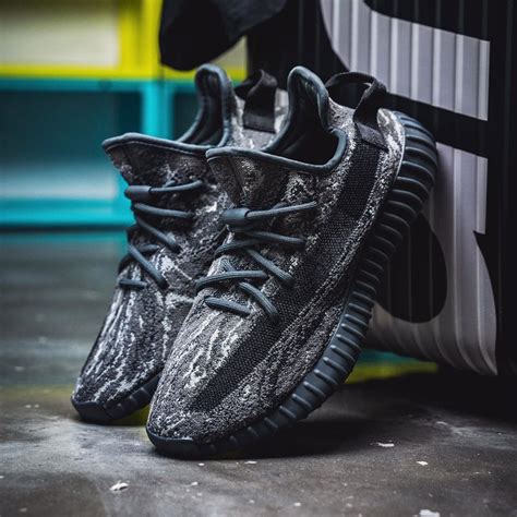 adidas boost yeezy 350 v2 价格：1988